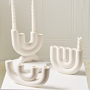 Bílé keramické svícny, různé tvary